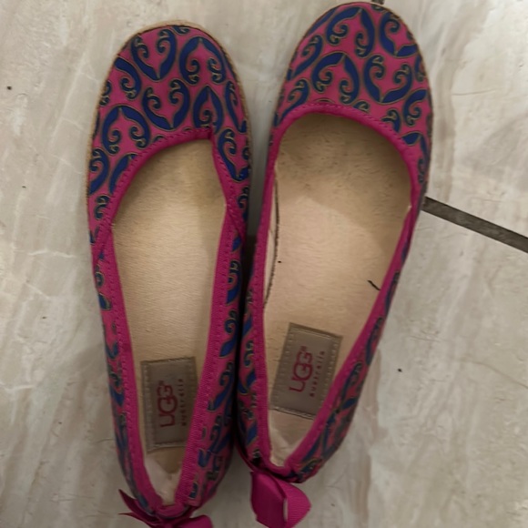 Ugg shoes - Picture 1 of 5